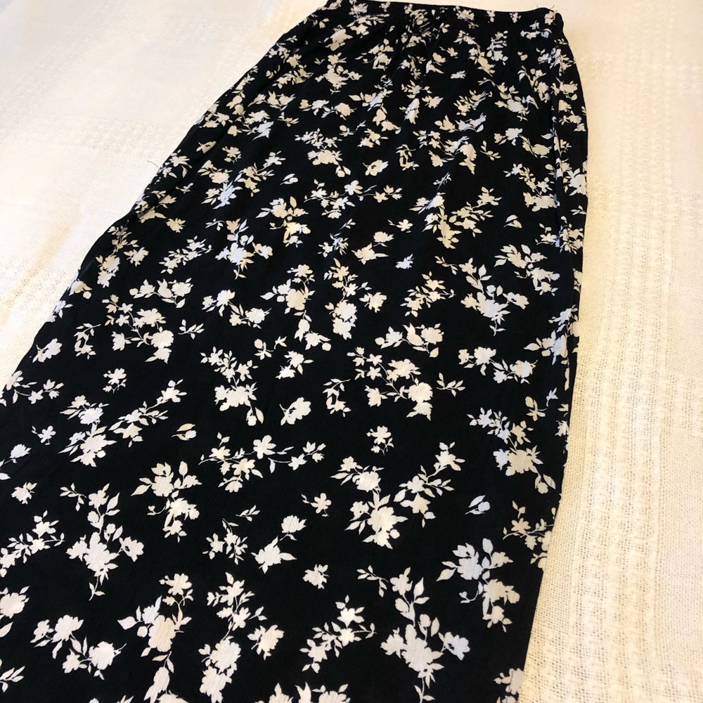 Beautiful Summer Skirt! - Picture 2 of 11